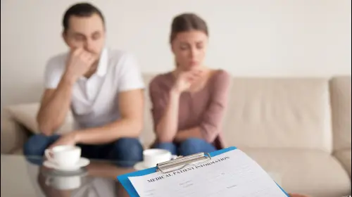 בני זוג בהליך גירושים עם מגשר (ShutterStock) בני זוג בהליך גירושים עם מגשר (ShutterStock)