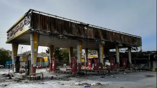 תחנת דלק שנשרפה במהלך הפגנות, טהראן, איראן, 17 בנובמבר 2019 (AP) תחנת דלק שנשרפה במהלך הפגנות, טהראן, איראן, 17 בנובמבר 2019 (AP)