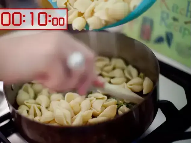 מבשלים את הפסטה עד לדרגת אל דנטה. מסננים (דנה מאירזון)