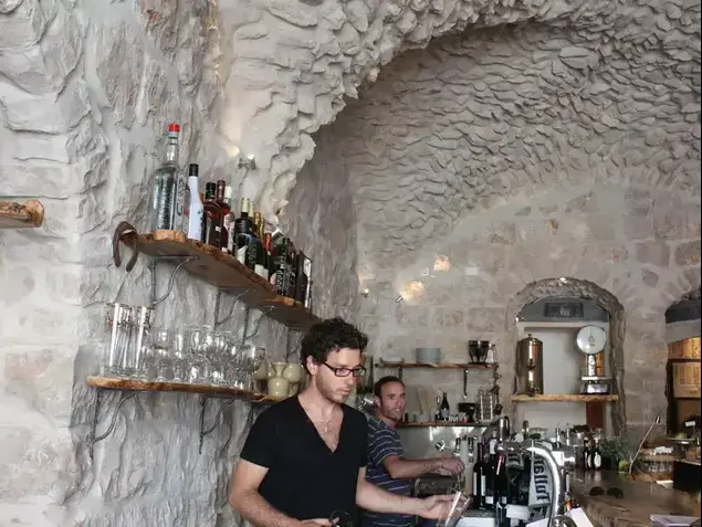 באשר רסטו צ'יז בר (רוני קדר)