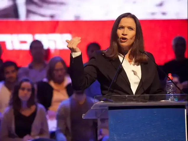 התכנית הכלכלית של יחימוביץ': "הזכות לחיים נורמליים" (שי מכלוף)