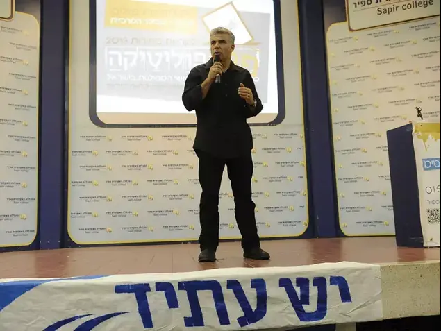 יאיר לפיד מרצה במכללת ספיר, דצמבר 2012 (דייב בוימוביץ')