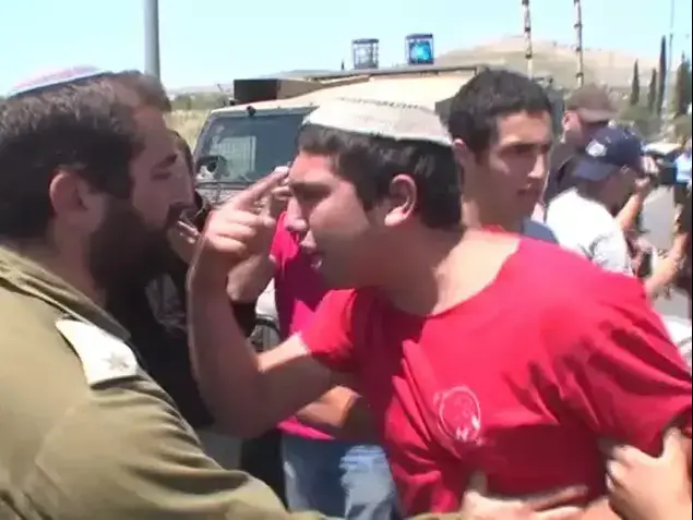בזמן לוויית ההרוג: עימותים בין צה"ל לפעילי ימין (שלומי גבאי)
