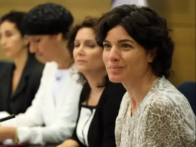הועדה לקידום מעמד האישה דנה בהטרדות מיניות בתקשורת, מאי 2013 (יח"צ , יואב דודקביץ)