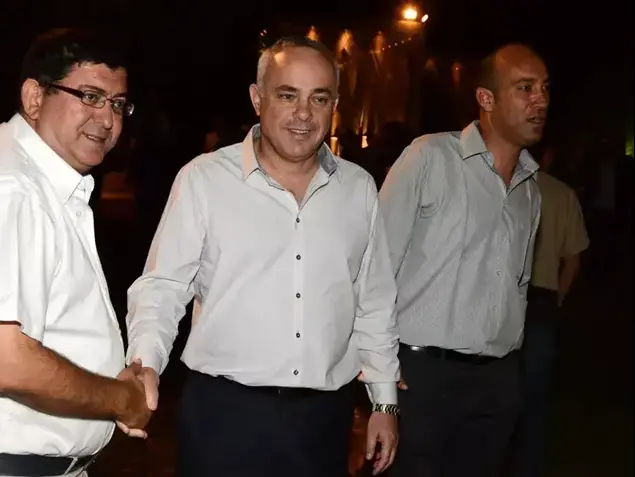 יובל שטייניץ בחתונתם של ציפי חוטובלי ואור אלון. מאי 2013 (ניב אהרונסון)