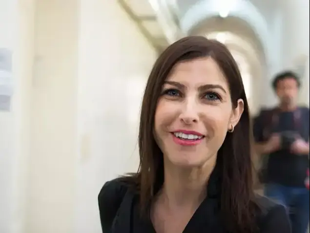 גאולה אבן מגיע להעיד במשפט ליברמן, יוני 2013 (מערכת וואלה! NEWS , אוהד צויגנברג)