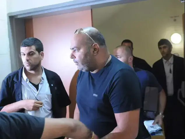 שלום דומרני בהארכת מעצר בחשד לזיוף תצהירים. יולי 2013 (בן קלמר)