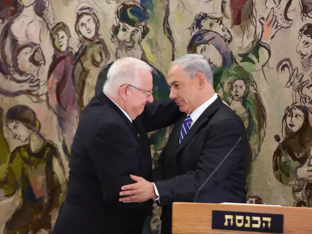 רובי ריבלין ובנימין נתניהו בהרמת כוסית לאחר שנבחר לנשיא. יוני 2014 (נועם מושקוביץ)