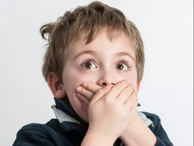 ילד מפחד (ShutterStock)