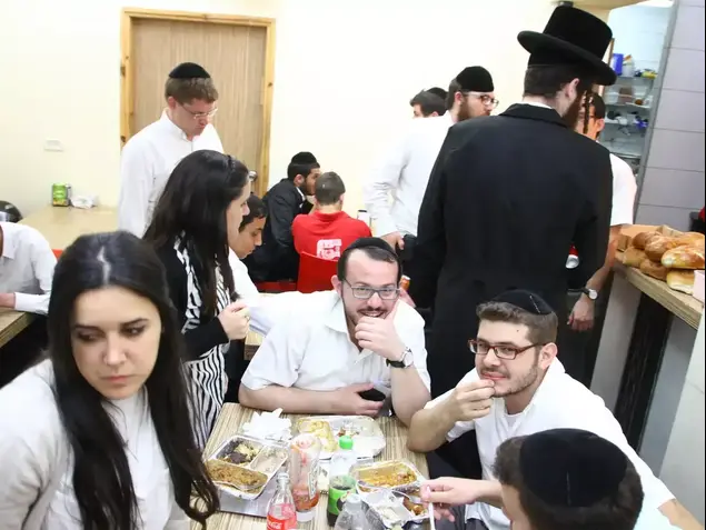 צ'ולנט בחמישי בלילה (מערכת וואלה! NEWS , בועז בן ארי - חרדים 10)