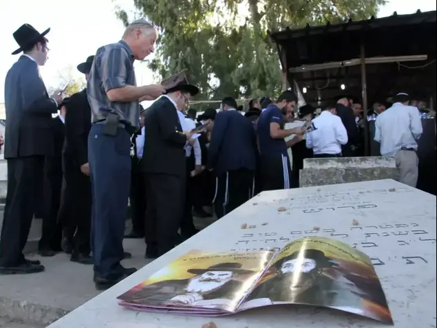 הקבר של רבי גדליה משה מזוועהיל (יח"צ , מוסדות זוועהיל)