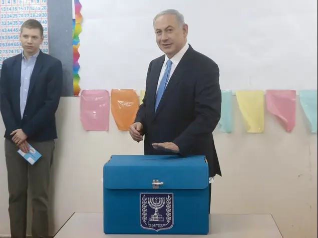 ראש הממשלה בנימין נתניהו מצביע בבחירות 2015, ירושלים. (מערכת וואלה! NEWS , מרק ישראל סלם)