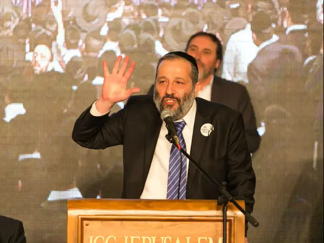 אריה דרעי במטה ש"ס לאחר תוצאות המדגם, ירושלים, מרץ 2015 (מור שאולי)