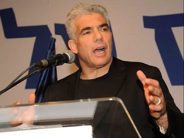 יאיר לפיד נואם במטה יש עתיד, מרץ 2015 (ברני ארדוב)