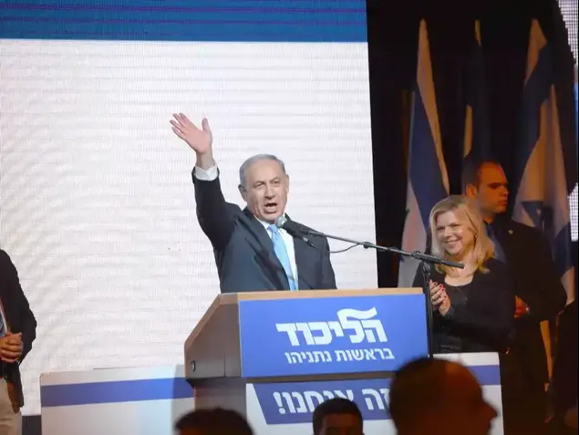 רוה"מ בנימין נתניהו נואם במטה מפלגת הליכוד, מרץ 2015 (ראובן קסטרו)