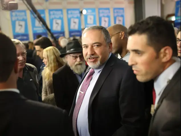 אביגדור ליברמן במטה ישראל ביתנו בירושלים, מרץ 2015 (טלי מאייר)