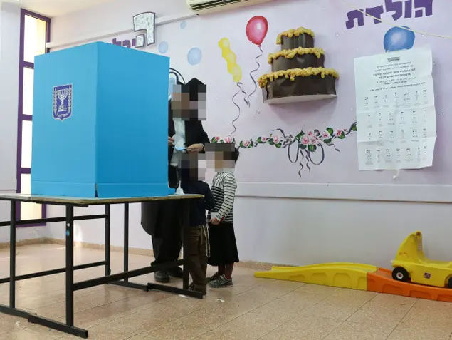חרדים מצביעים בבחירות 2015 (AP)