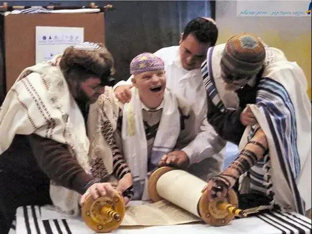 ראש העיר ביטל טקס בר ובת מצווה לילדים עם מוגבלויות. הסיבה: בית הכנסת מסורתי (צילום מסך , פייסבוק)