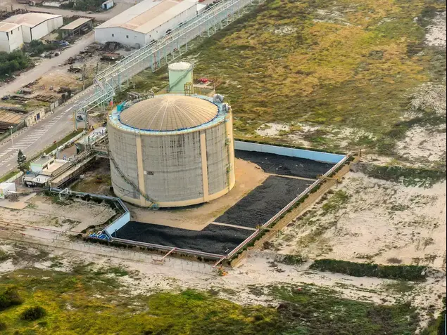 מיכל האמוניה, מפרץ חיפה (יח"צ , צבי רוגר / עיריית חיפה)