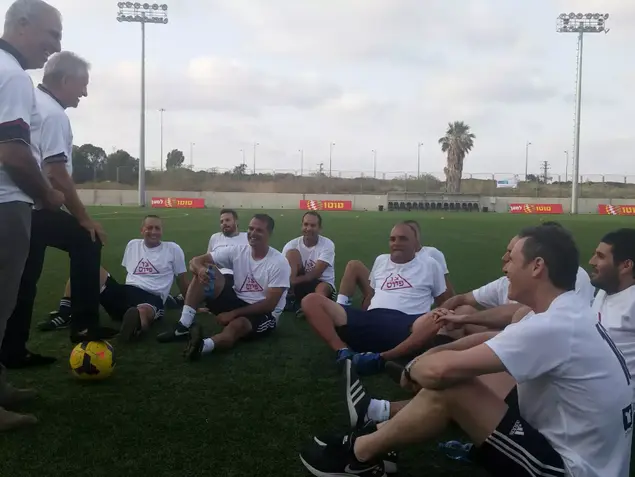 כדורגלני עבר vs ילדי צו פיוס: כך זוכרים את אורי אורבך (מערכת וואלה! NEWS , עומרי גל)