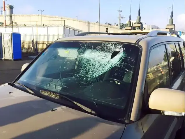 מח"ט בנימין ירה למוות בפלסטיני שיידה לעברו אבן באזור מעבר קלנדיה, יולי 2015 (דובר צה"ל)