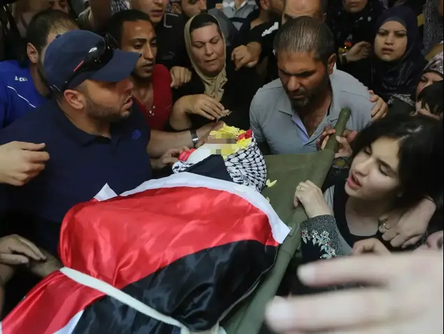 הלווייתו של הפלסטיני שנורה בידי מח"ט בנימין לאחר שיידה אבנים, יולי 2015 (יותם רונן)