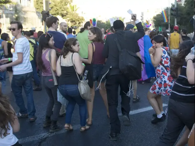 ישי שליסל הדוקר במצעד הגאווה, יולי 2015 (AP)