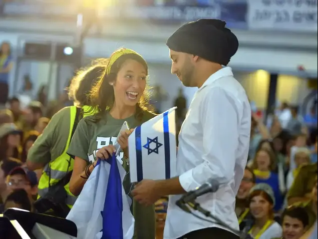 רייכל ומעריצה (ניב אהרונסון)