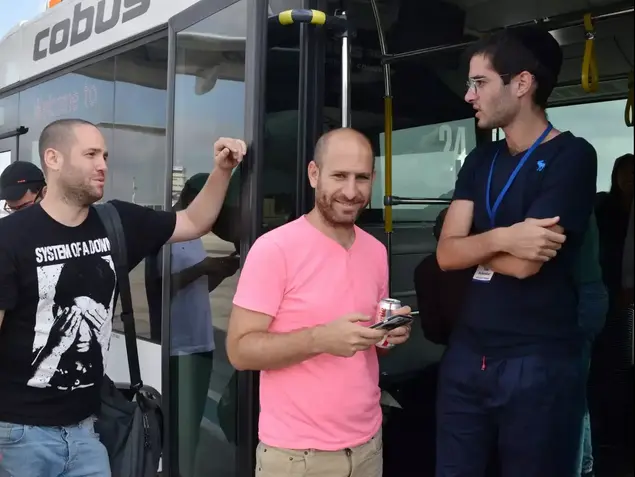 זמרי ודאום (ניב אהרונסון)