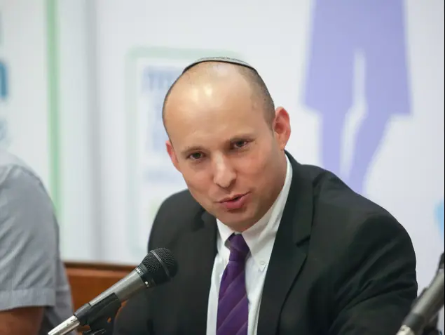 שר החינוך נפתלי בנט בחמ"ל משרד החינוך, אוגוסט 2015 (נועם מושקוביץ)