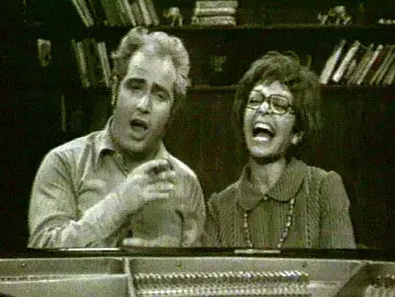 הכל נשאר במשפחה - ניקוי ראש (צילום מסך)