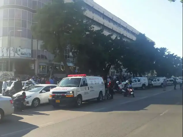 זירת פיגוע הדקירה, תל אביב, 19 בנובמבר 2015 (ראובן קסטרו)