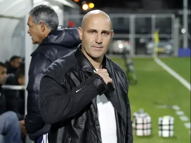 מאמן עירוני קרית גת, ארז בנודיס (יוסי ציפקיס)
