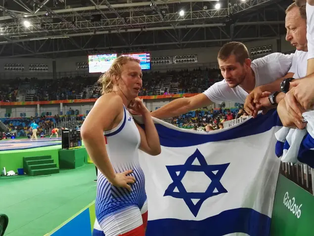 אילנה קרטיש מתאבקת ישראלית לאחר שהפסידה, ריו 2016 (פז חסדאי)