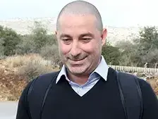 ג'קי בן זקן נכנס לכלא (אדריאן הרבשטיין)
