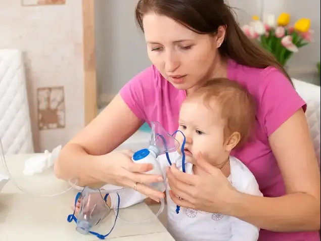 טיפול אינהלציה לתינוק (ShutterStock)