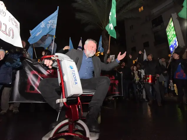 הפגנה בתל אביב בעניין ראש הממשלה בנימין נתניהו 14 ינואר 2017 (ניב אהרונסון)