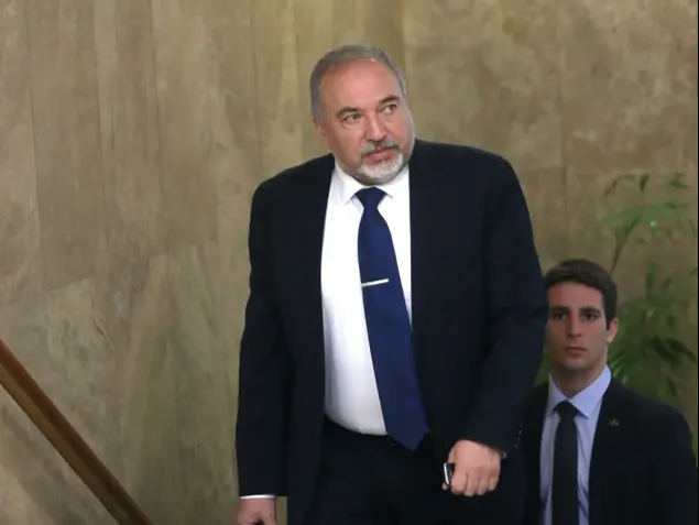 שר הביטחון אביגדור ליברמן, ישיבת ממשלה, 22 בינואר 2017 (מערכת וואלה! NEWS , פול צלמים
צילום: אלכס קולומויסקי)