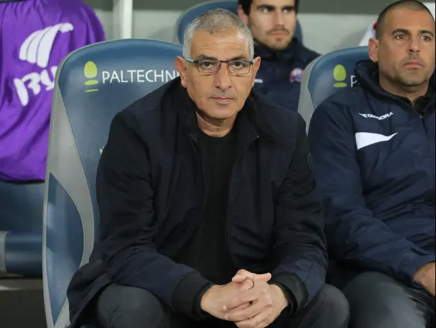 מאמן הפועל חיפה דני גולן עם עוזרו מאיר בן מרגי (אדריאן הרבשטיין)