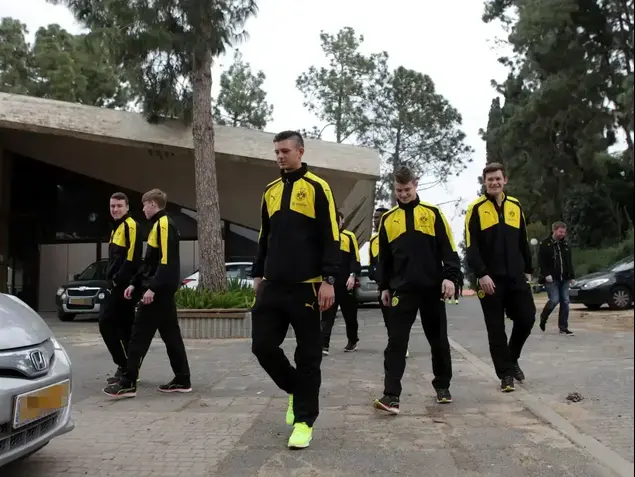 שחקני קבוצת הנוער של בורוסיה דורטמונד בבית טרזין (יוסי ציפקיס)