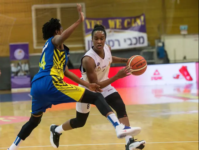 דניאל אדאמס שחקנית מכבי רמת חן (איגוד הכדורסל , עודד קרני)