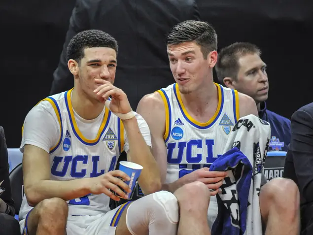 לונזו בול טי ג'יי ליף שחקני UCLA ברוינס (AP)