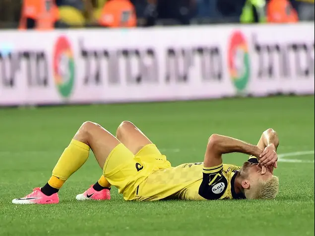 שחקן בית"ר ירושלים איתי שכטר (ברני ארדוב)
