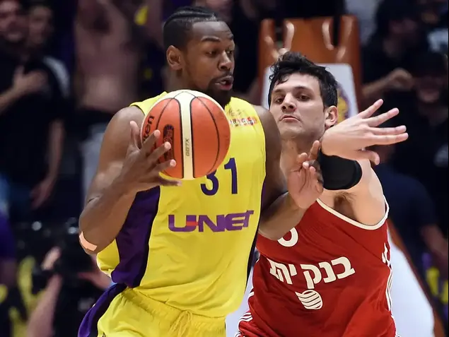 אלסנדרו ג'נטילה הפועל ירושלים ג'יימס בל הפועל חולון (ברני ארדוב)