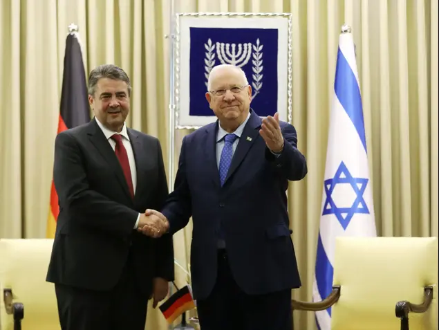 שר החוץ של גרמניה זיגמר גבריאל בפגישה עם הנשיא ראובן ריבלין, ירושלים, 25 באפריל 2017 (רויטרס)