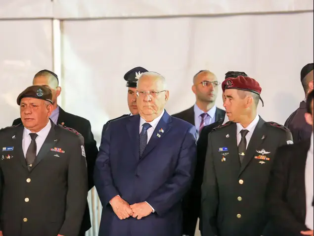 הנשיא רובי ריבלין והרמטכ"ל גדי אייזנקוט טקס יום הזכרון ברחבת הכותל, 30 באפריל 2017 (נועם מושקוביץ)