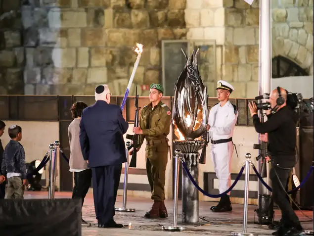 נשיא רובי ריבלין בטקס יום הזכרון ברחבת הכותל, 30 באפריל 2017 (נועם מושקוביץ)