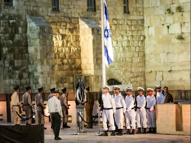 טקס יום הזכרון ברחבת הכותל, 30 באפריל 2017 (נועם מושקוביץ)
