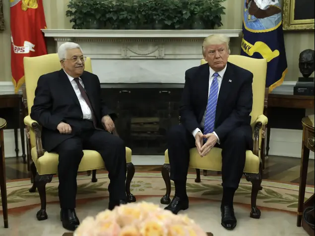 פגישת נשיא ארה"ב דונלד טראמפ ונשיא הרש"פ אבו מאבן, הבית הלבן, וושינגטון, ארה"ב (AP)