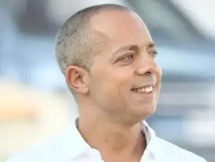 לממשק את שתי התמונות בבקשה תחת רז שכניק (סריקה)